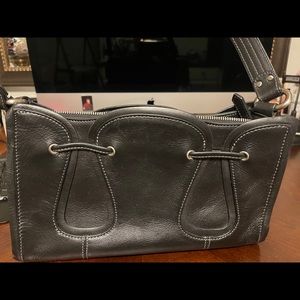 Beautiful Etienne black leather purse. 12”W x 8”T x 3.5”D. 10” handle.